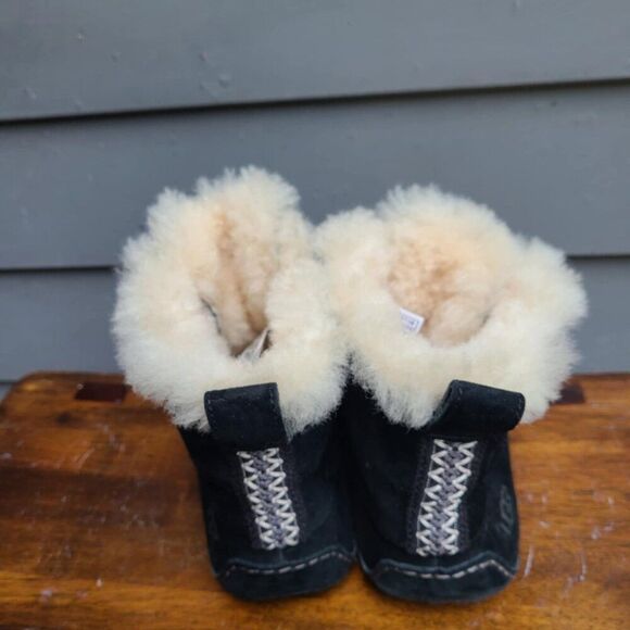 UGG Chickaree Black Suede With Shearling Lace Up Boot size 8 - Picture 8 of 11